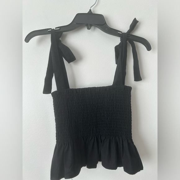 Cute black crop top size medium - Picture 4 of 4